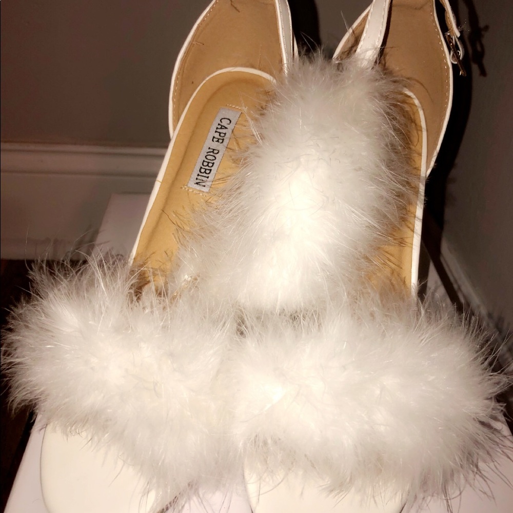 White sandal heels Cape Robbin